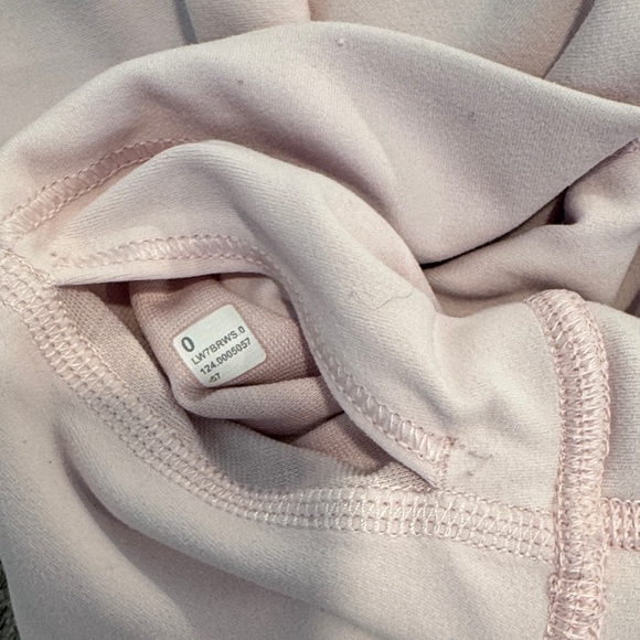 lululemon athletica Women's Light Pink Align Shorts, size 0 - Picture 3 of 4